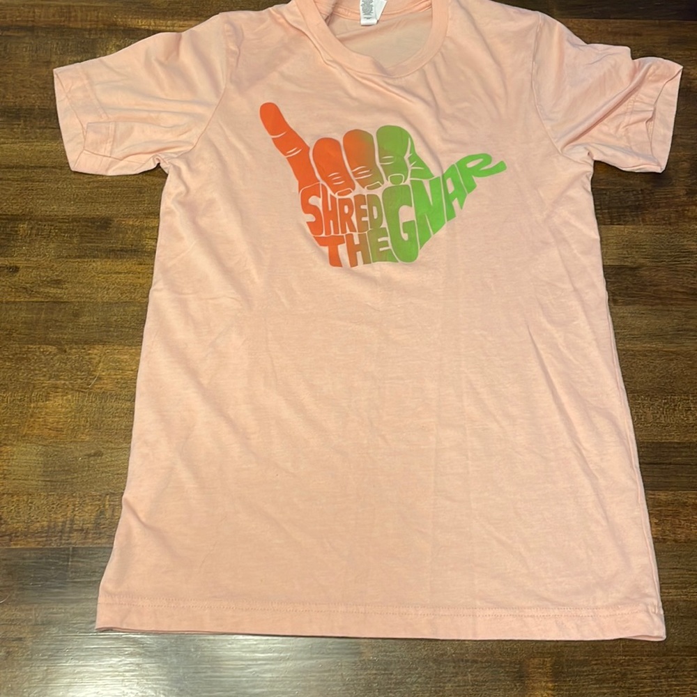Small light pink tee